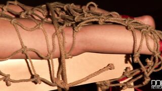 HouseOfTaboo_e031_098hotd1_720_6500_Ricardo_Bell_and_Szofya_Cox_Can_you_help_poor_Penelope-