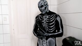 HouseOfTaboo_e199_001p2satd1_1080_8000_Nick_Lang_and_Kathia_Nobili_and_Alysa_Kat_and_Alysa_bull_dicked_by_Skeletor_[Part_2]