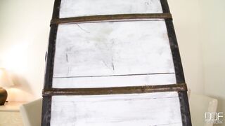 HouseOfTaboo_e339_502hotd1_1080_8000_Frank_M._and_Latex_Lucy_Lady_In_a_Footlocker!