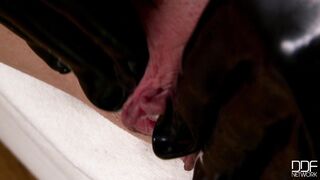 HouseOfTaboo_e351_503hotd1_1080_8000_Latex_Lucy_Latex_Lady_of_Mystery!