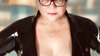 Dominatrix Mistress April - Lesbian slave competition