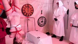 Ass stretched teen gapes wide after huge dildo