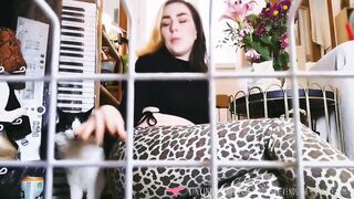 Vends-ta-culotte - POV - Submissive man in a cage humiliated by a sexy French dominatrix