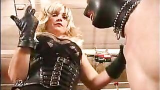 Ama Tortura A Esclavo En Castidad